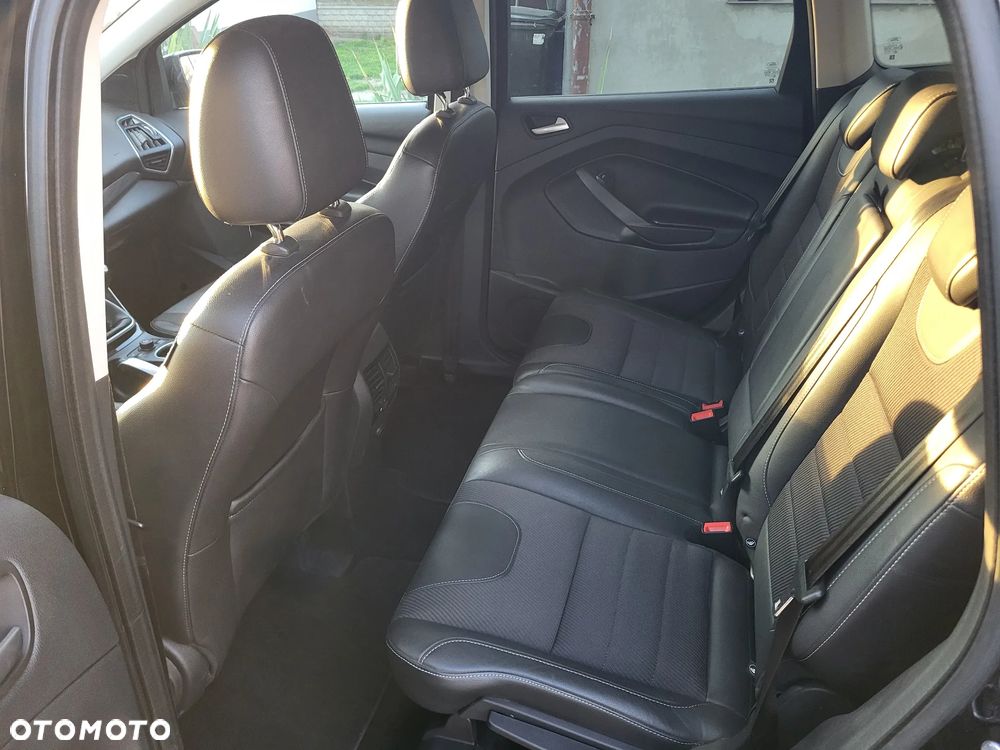 Ford Kuga 2.0 TDCi FWD Titanium - 38
