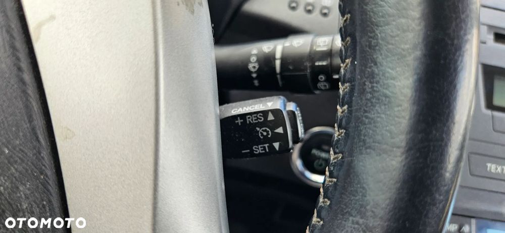 Toyota Prius (Hybrid) - 32