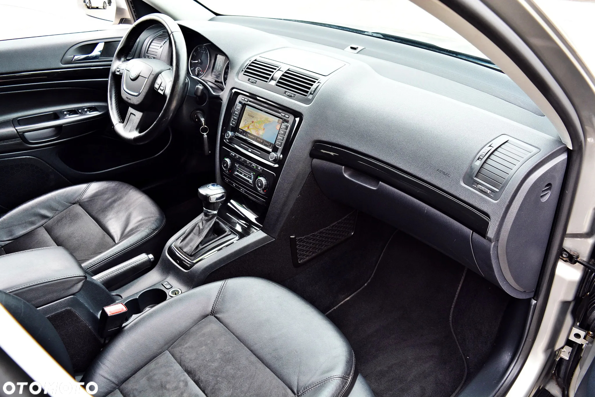 Skoda Octavia 1.8 TSI DSG Laurin & Klement - 27