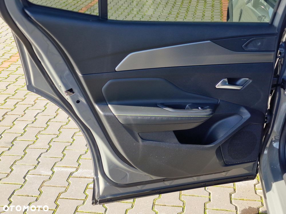 Peugeot 408 1.2 PureTech mHEV GT S&S e-DSC6 - 9