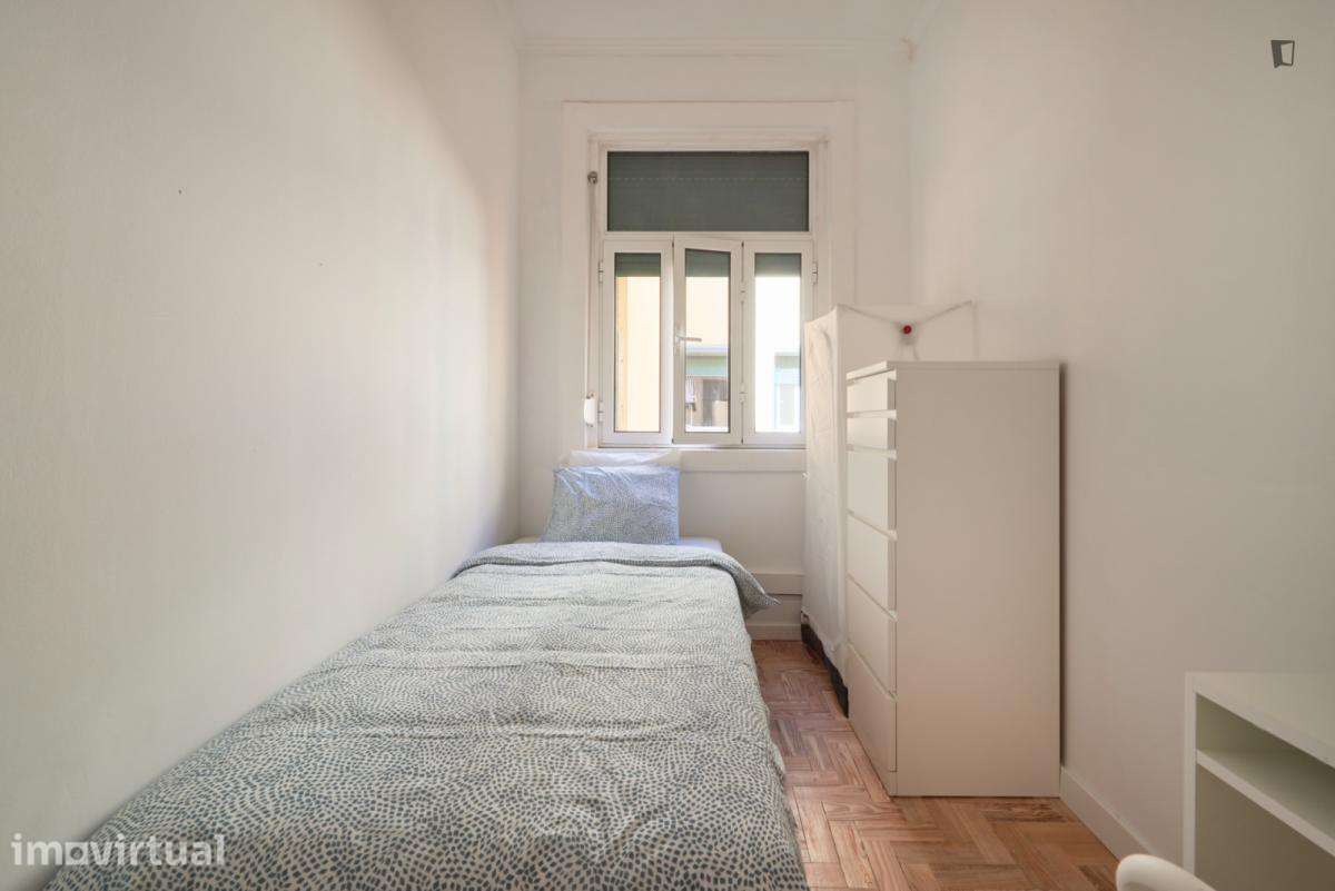 Quarto - localizado em Marquês de Pombal Lisbon - Grande imagem: 2/13