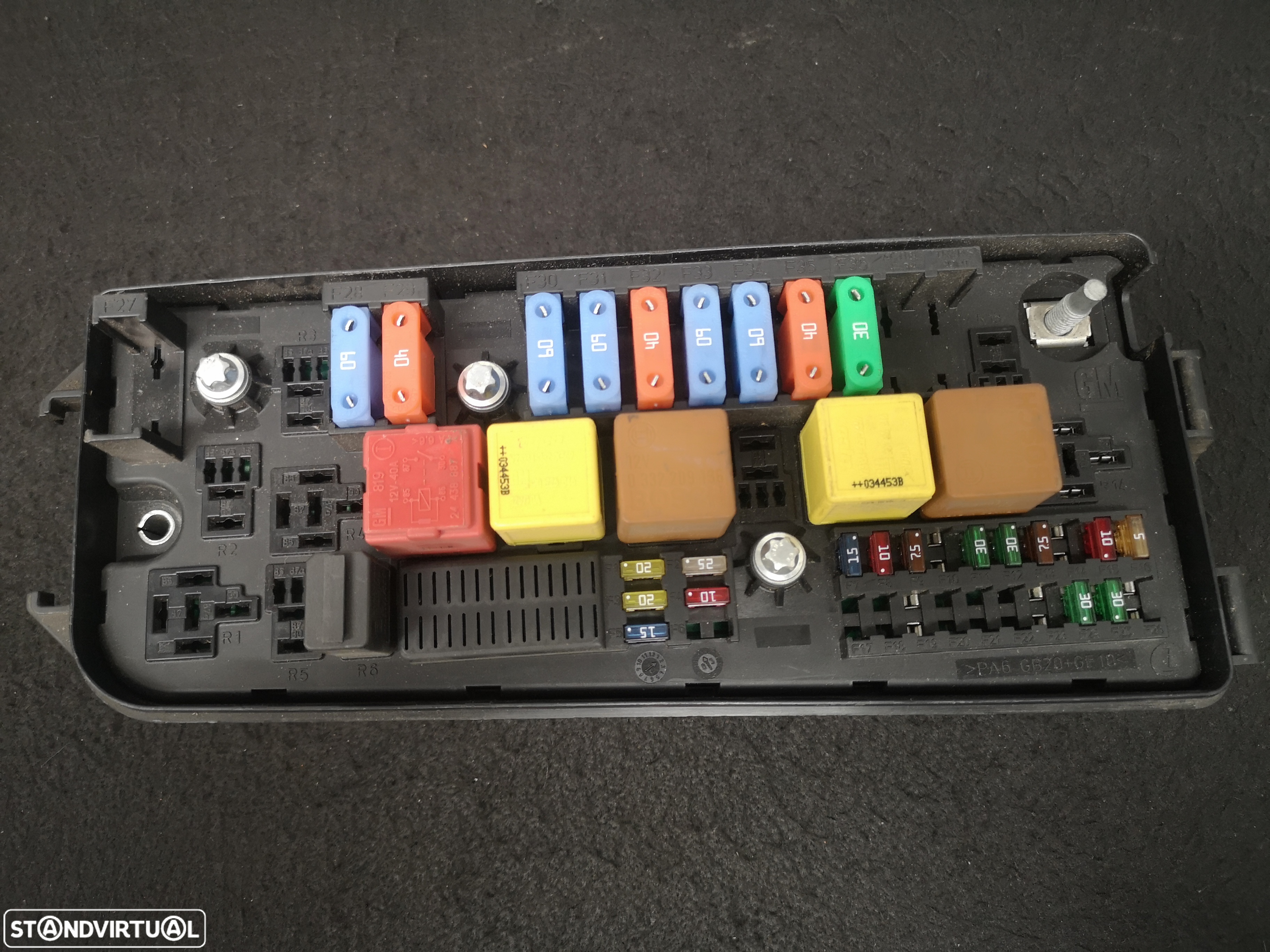 Caixa de FUSIVEIS Opel VECTRA SIGNUM  2002+ - 3