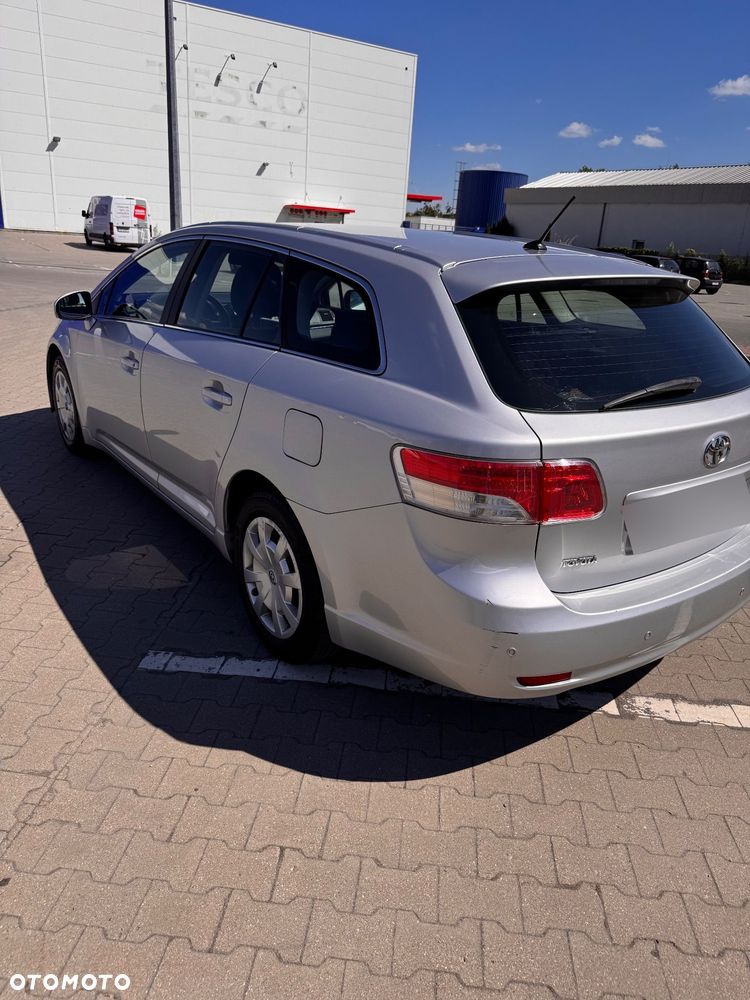 Toyota Avensis 1.8 Sol - 4