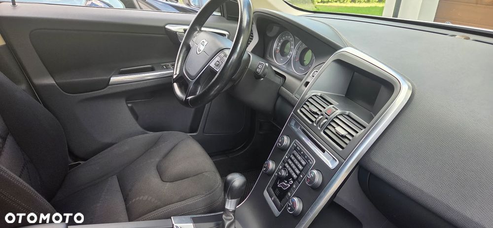 Volvo XC 60 D3 Momentum - 11