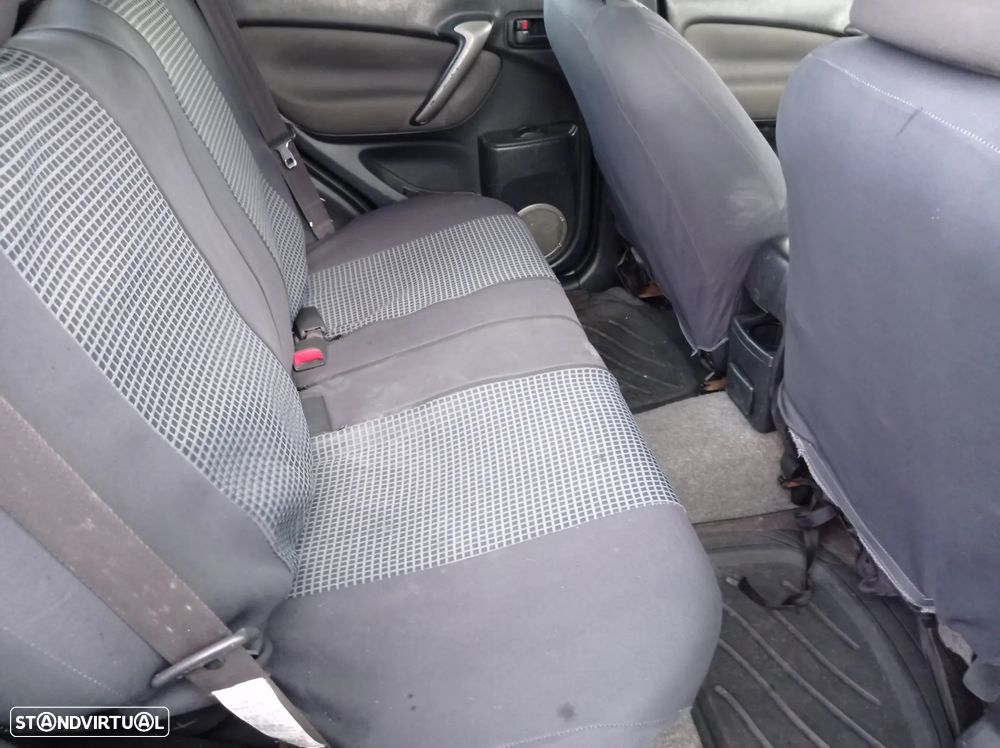 Toyota RAV4 2.0 D-4D TA - 11