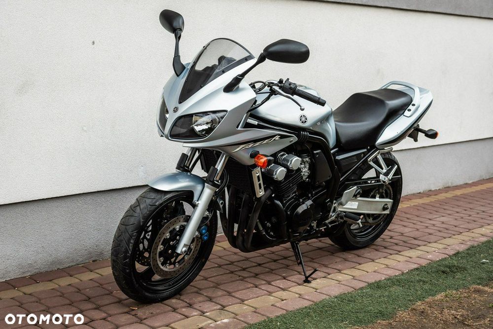 Yamaha FZS - 6