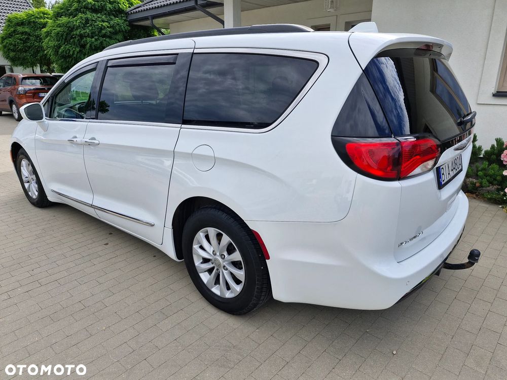 Chrysler Pacifica - 2
