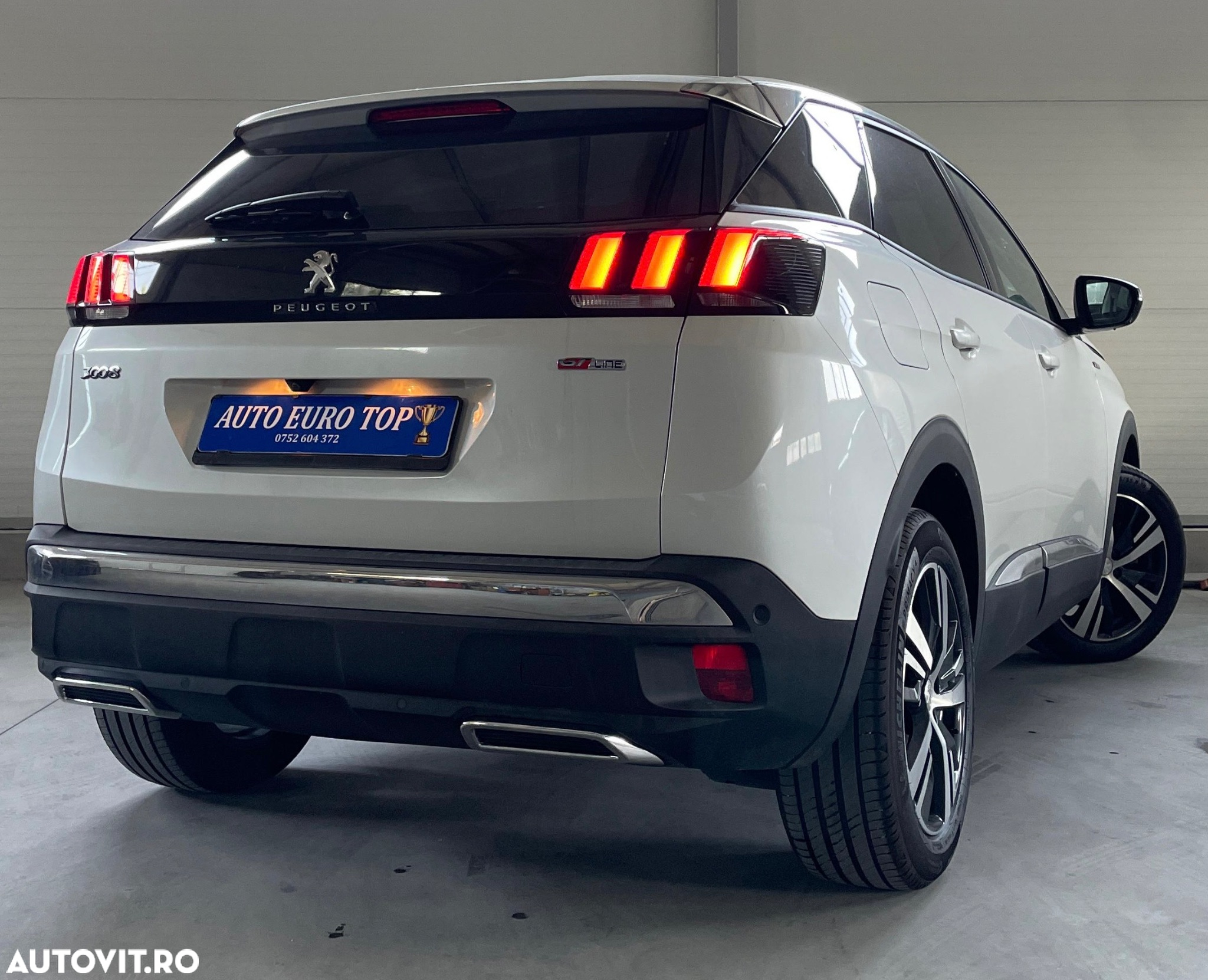 Peugeot 3008 1.2 PureTech S&S EAT8 Allure - 11