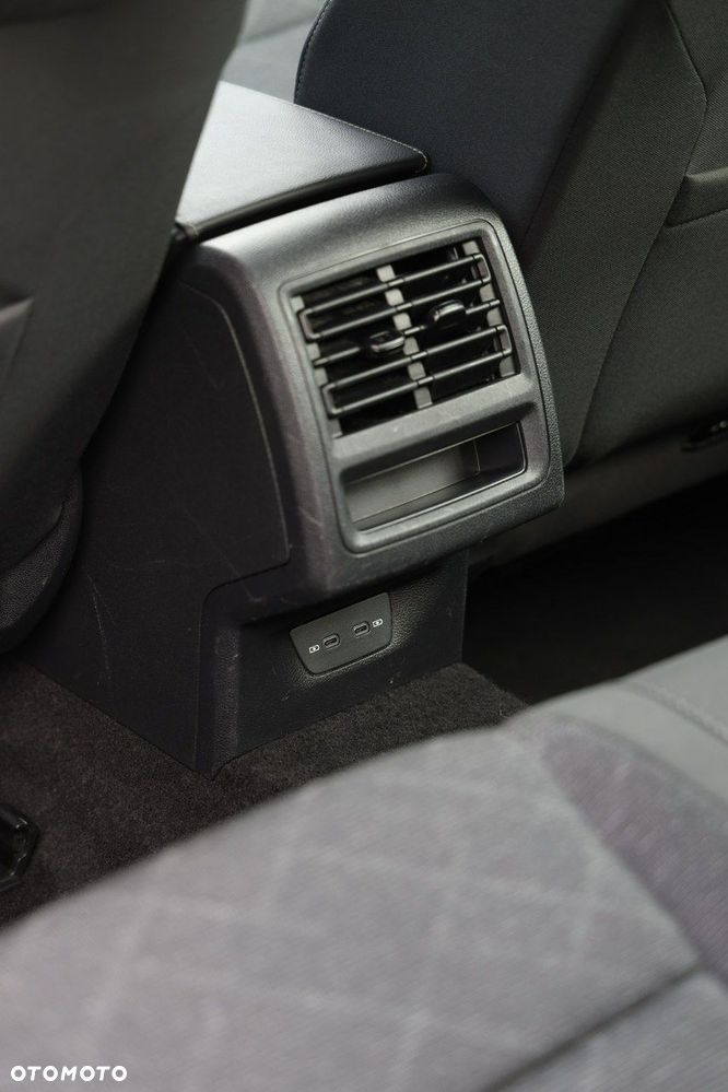 Volkswagen Golf - 25