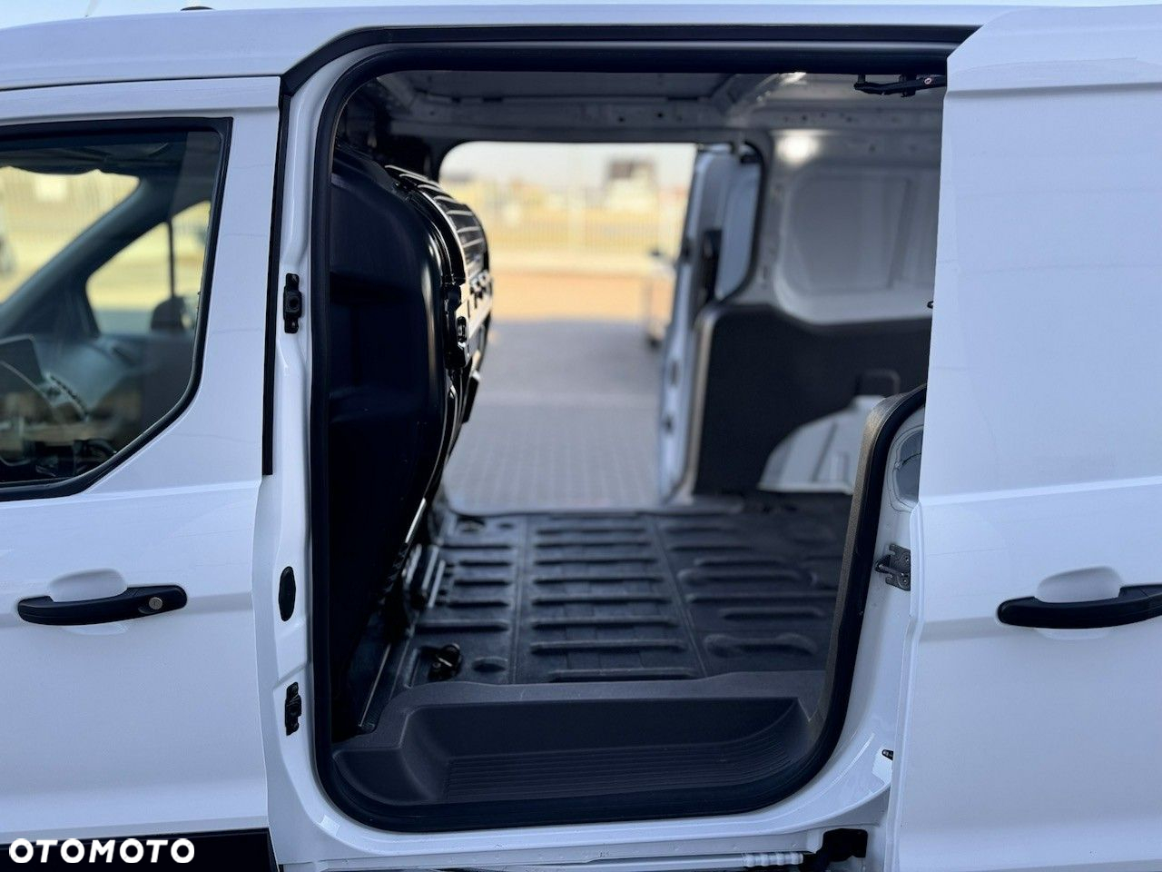 Ford Transit Connect - 14
