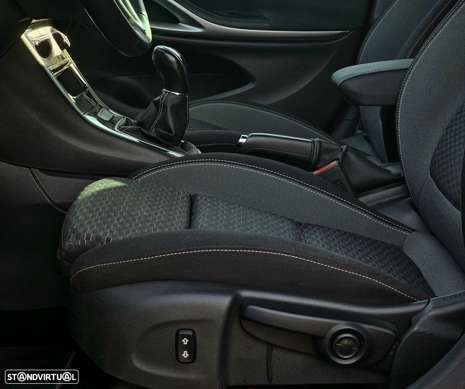 Opel Astra 1.2 T Design & Tech S/S - 7