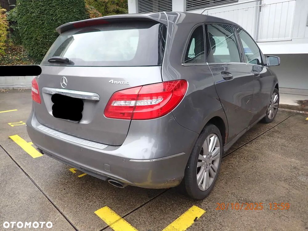 Mercedes-Benz Klasa B 220 4-Matic - 4