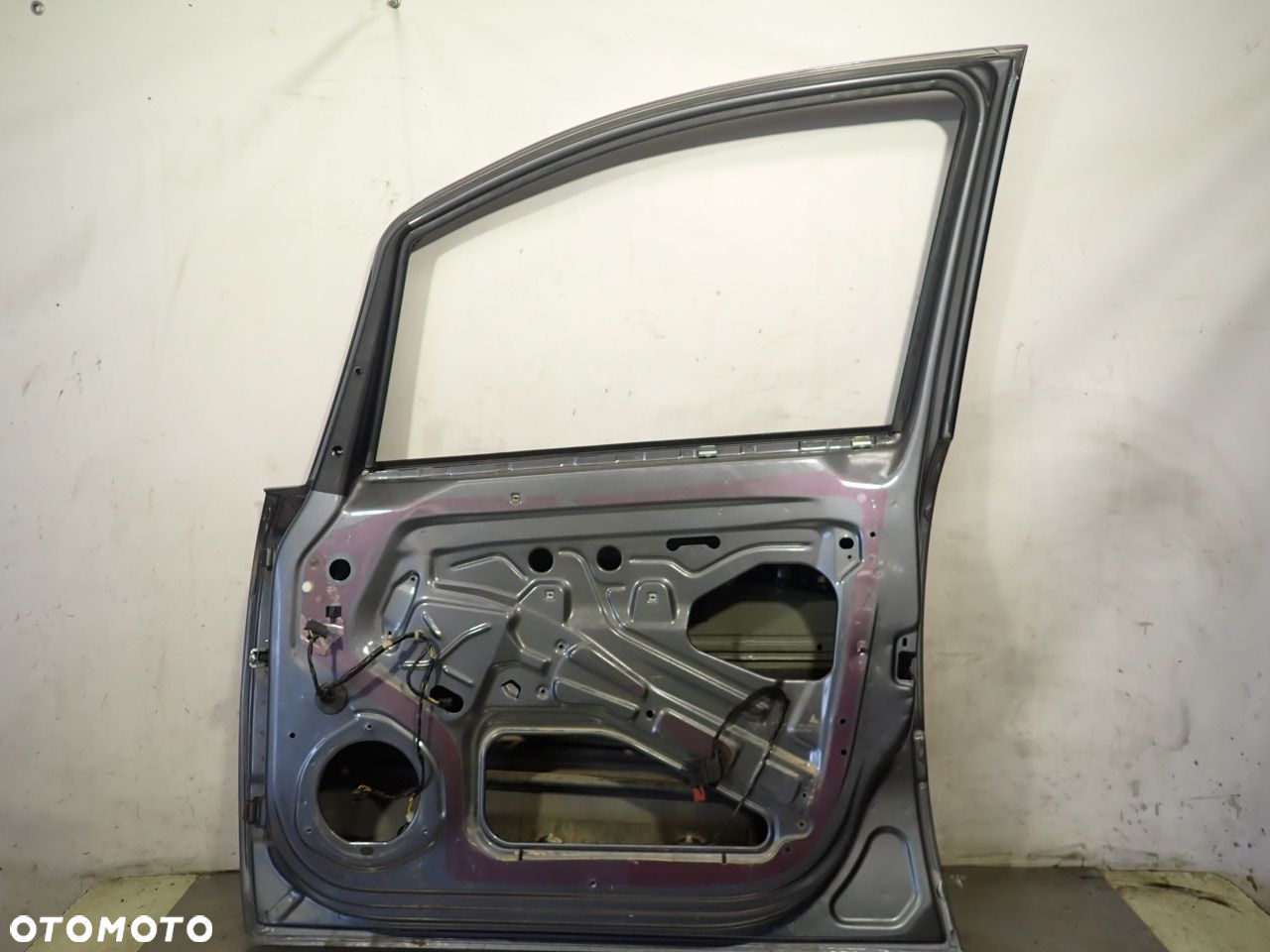 DRZWI PRAWY PRZÓD OPEL ZAFIRA B 1.9 - 10