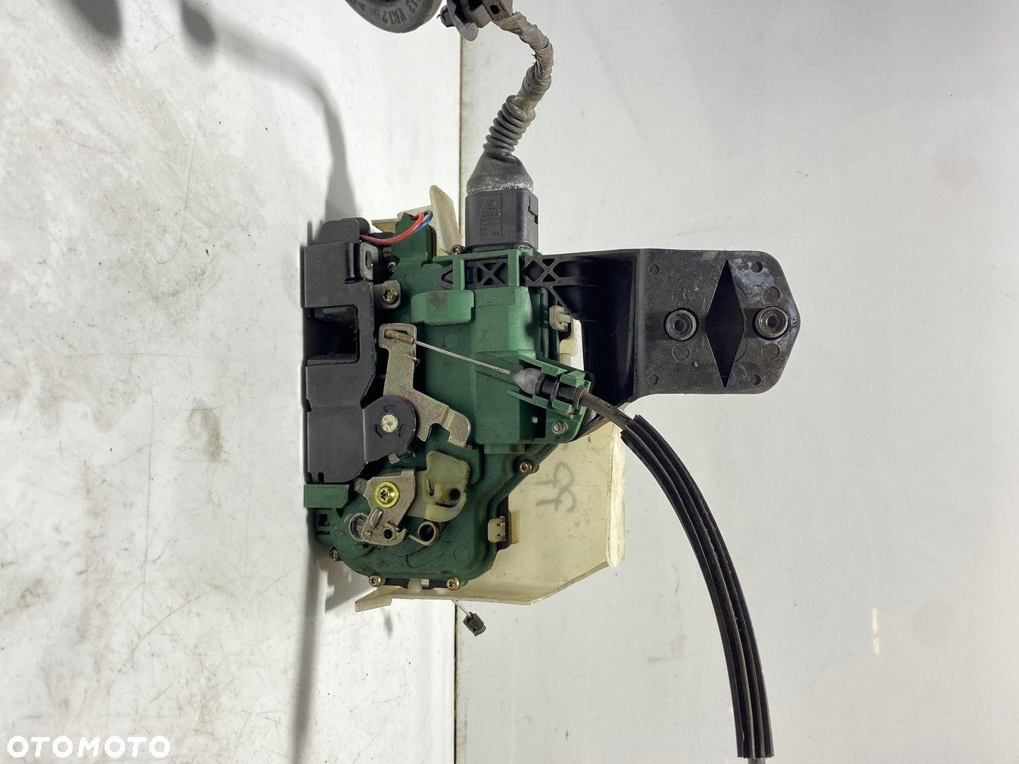 ZAMEK DRZWI PRAWY PRZÓD VW PASSAT B5 3B0837868 - 3