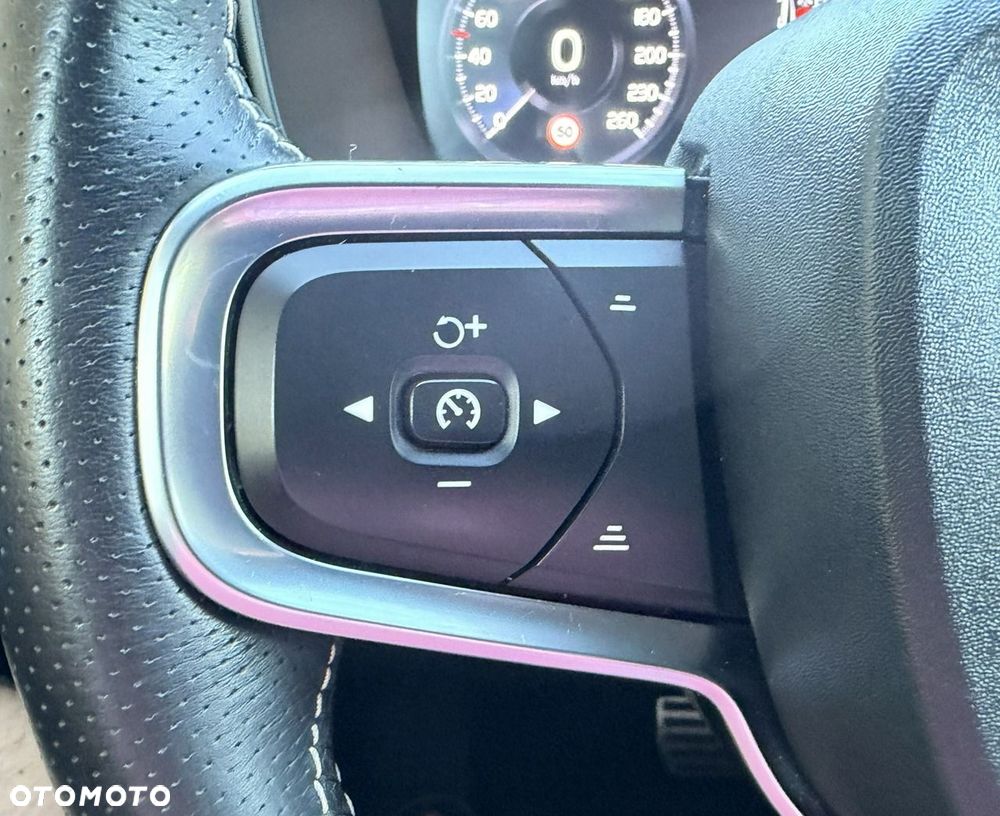 Volvo XC 40 T5 Plug-In Hybrid R-Design - 32