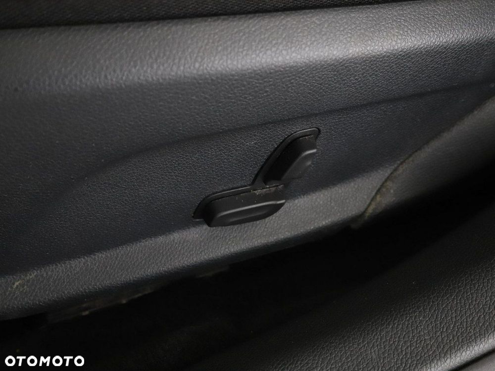 Mercedes-Benz Klasa C 180 9G-TRONIC Avantgarde - 40