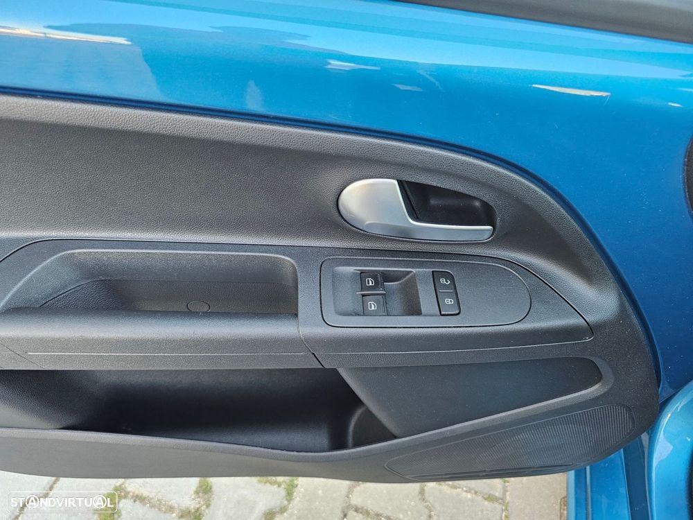 VW Up! 1.0 Move Color - 17