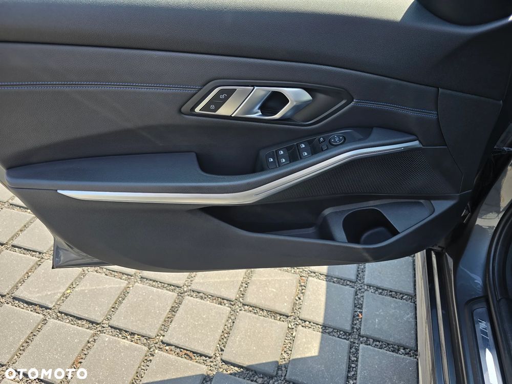 BMW Seria 3 318d M Sport - 24