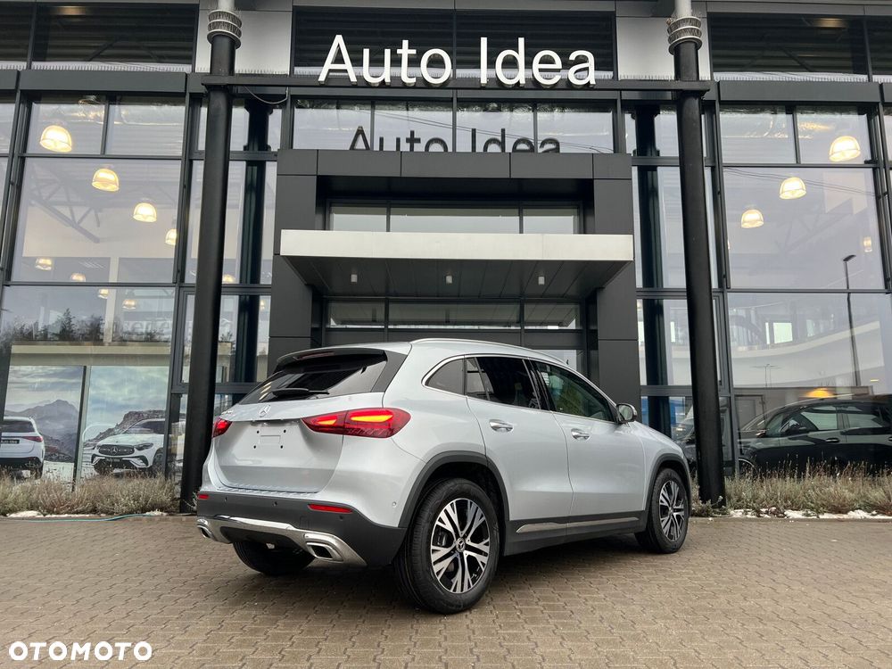 Mercedes-Benz GLA - 16