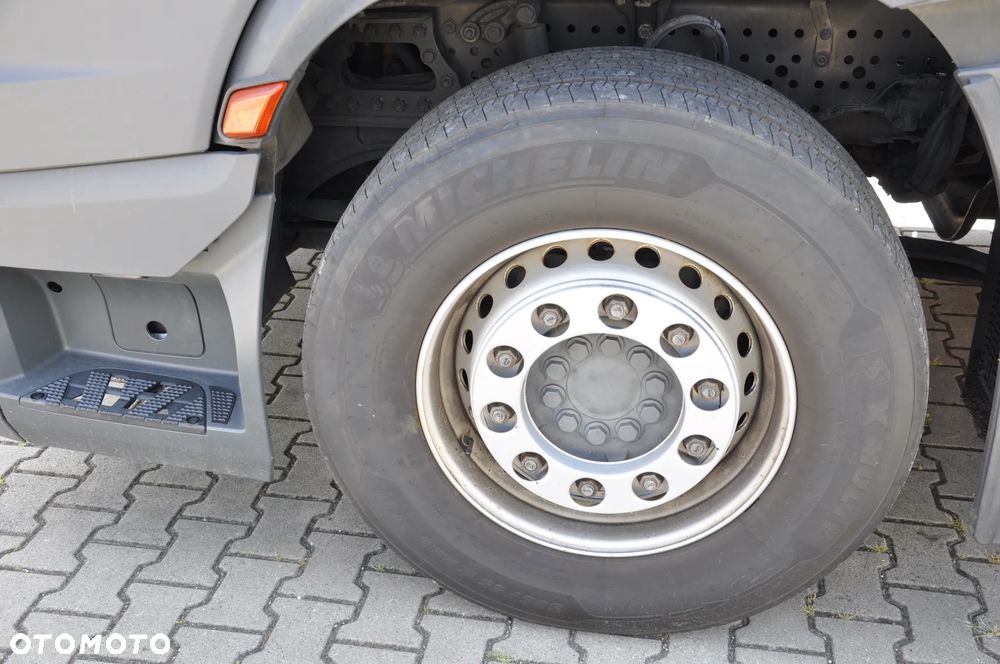 Mercedes-Benz Actros - 8