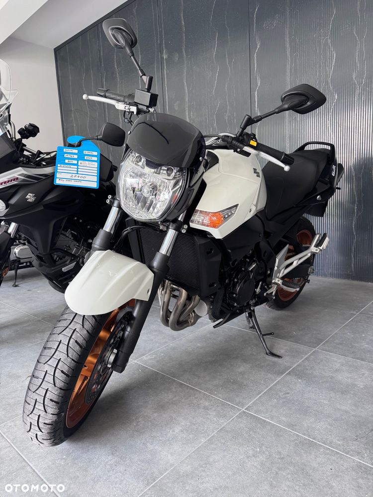 Suzuki GSR - 3