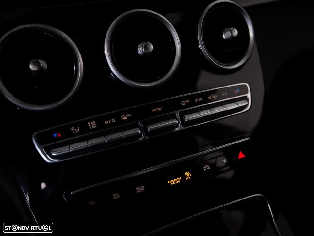 Mercedes-Benz GLC 300 d 4Matic 9G-TRONIC AMG Line - 24