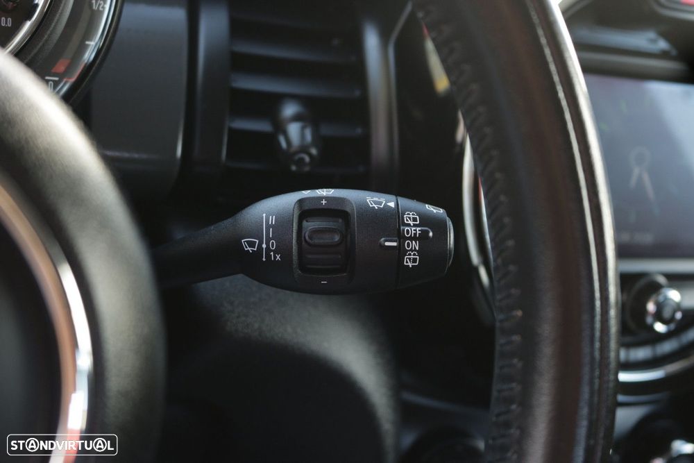 MINI 5 Portas Cooper D 4Business Auto - 37