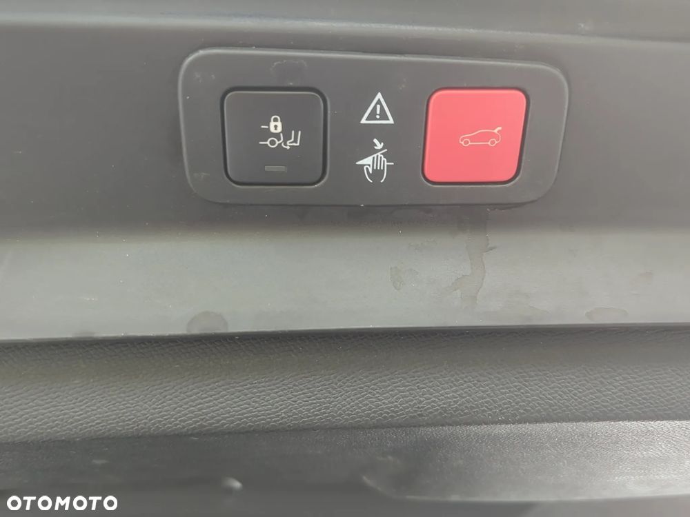 Peugeot 5008 1.6 BlueHDI Allure S&S EAT6 - 27