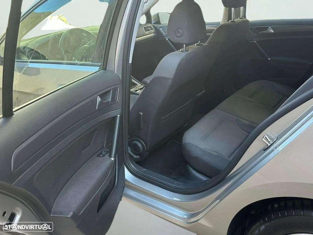 VW Golf Variant 1.6 TDi Confortline - 13