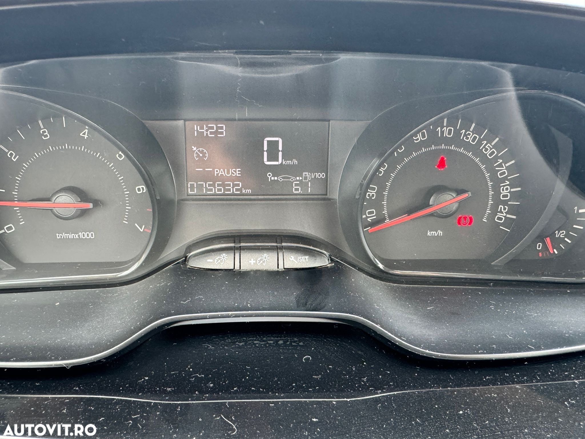 Peugeot 208 1.0 L PureTech Access - 12
