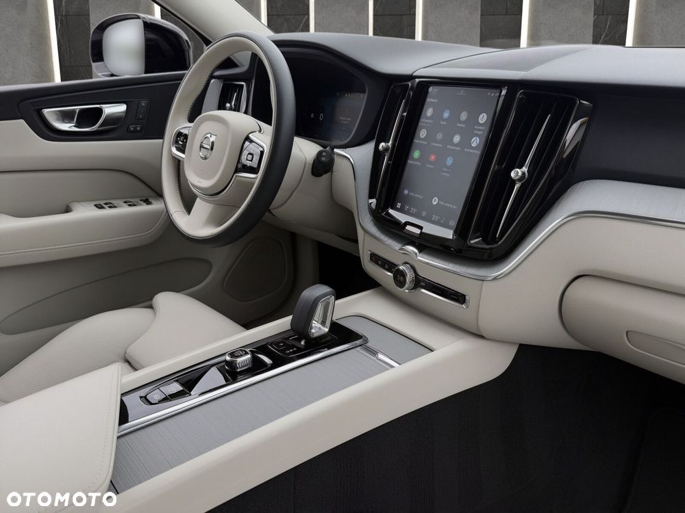 Volvo XC 60 B4 D Plus Dark - 18