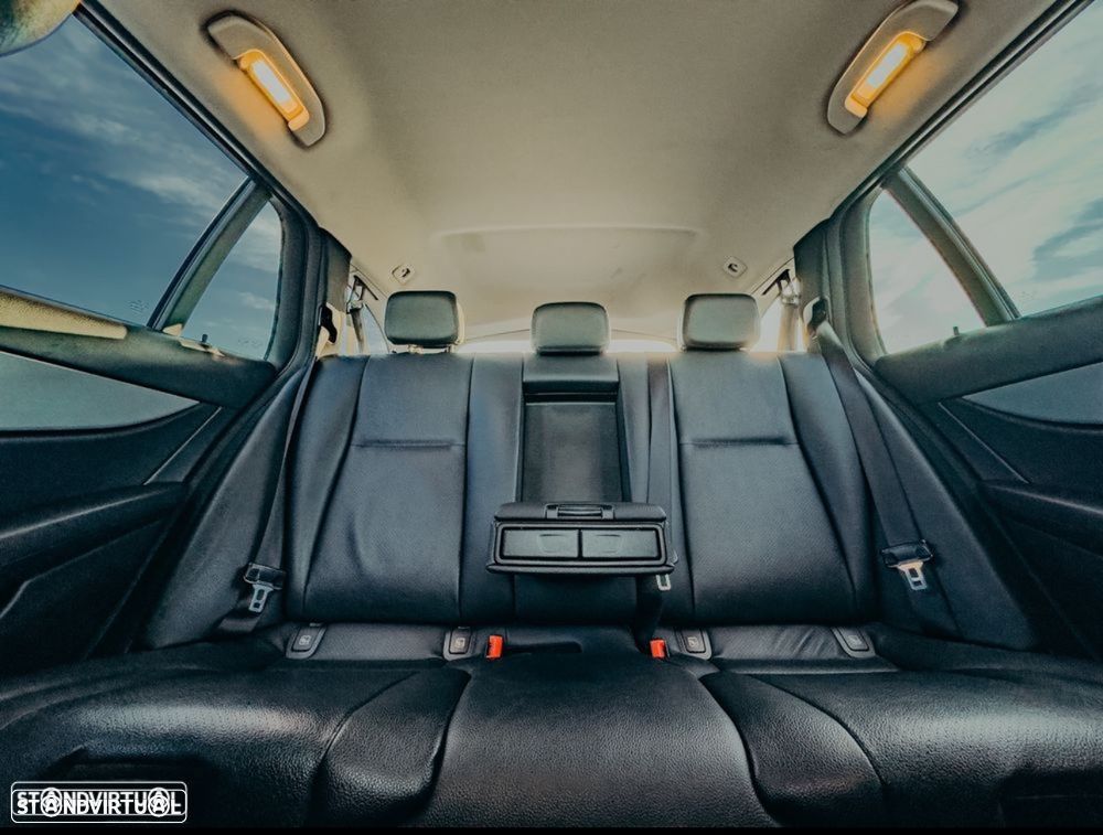 Mercedes-Benz E 200 - 6