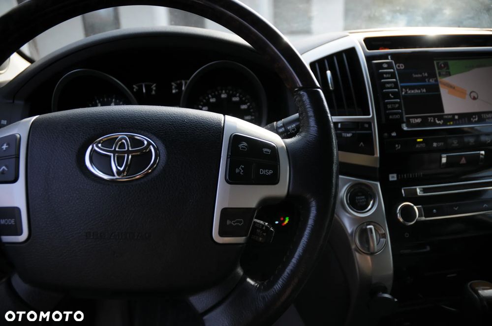 Toyota Land Cruiser - 21