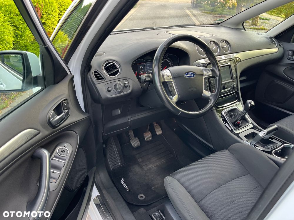 Ford S-Max - 12