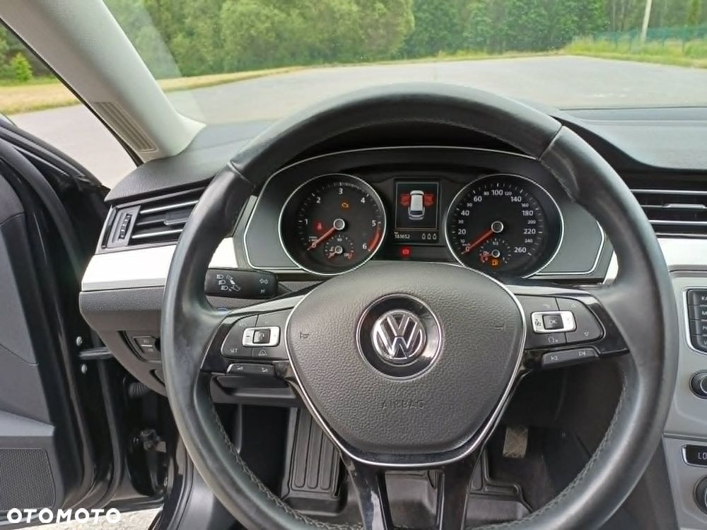 Volkswagen Passat - 15