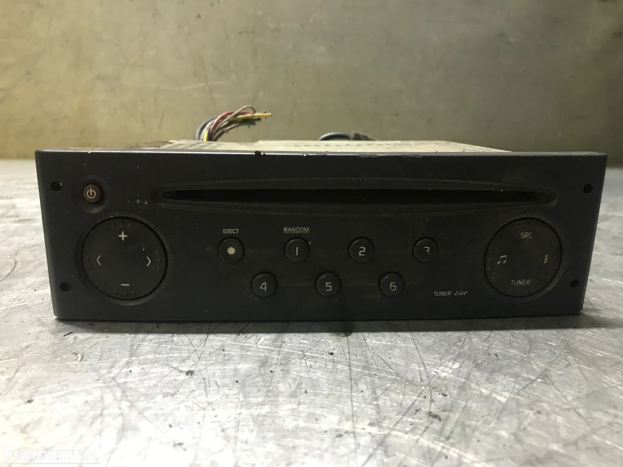 AUTO-RADIO CD ORIGINAL RENAULT CLIO II / LAGUNA 8200057681 - 1