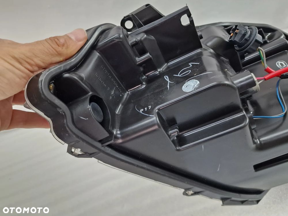 TOYOTA YARIS III 3 LIFT 14- PRAWA LAMPA PRZEDNIA PRZÓD SOCZEWKA , NR AUKCJI LA686 - 13