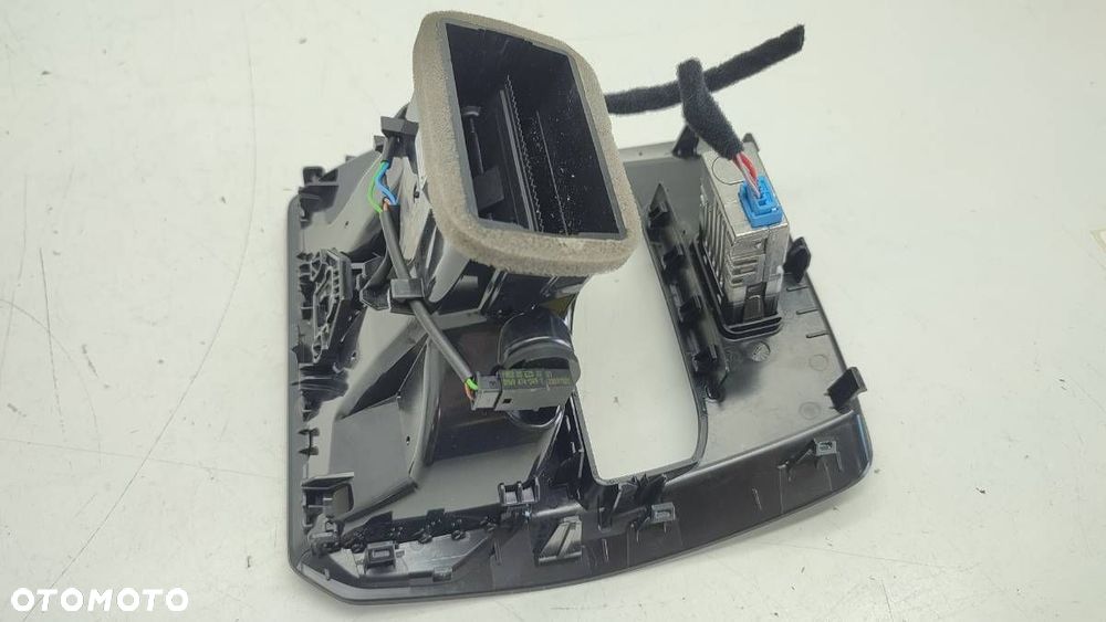 KRATKA NAWIEWU TYŁ ŁADOWARKA USB BMW G20 G21 2021 - 4