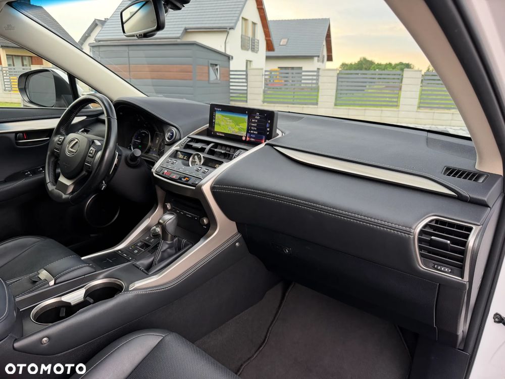 Lexus NX 300h Business Edition AWD - 15