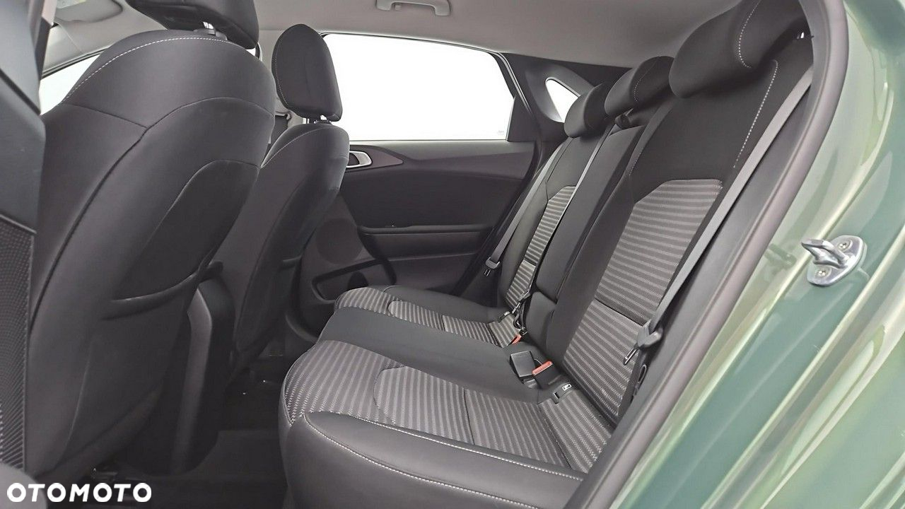 Kia Ceed 1.5 T-GDI M - 23