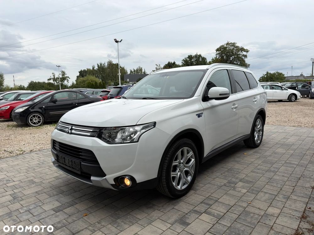 Mitsubishi Outlander Instyle NAVI + - 22
