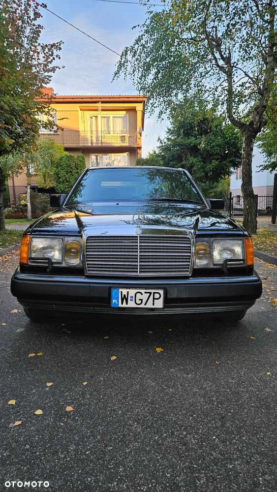 Mercedes-Benz W124 1993 photo 3