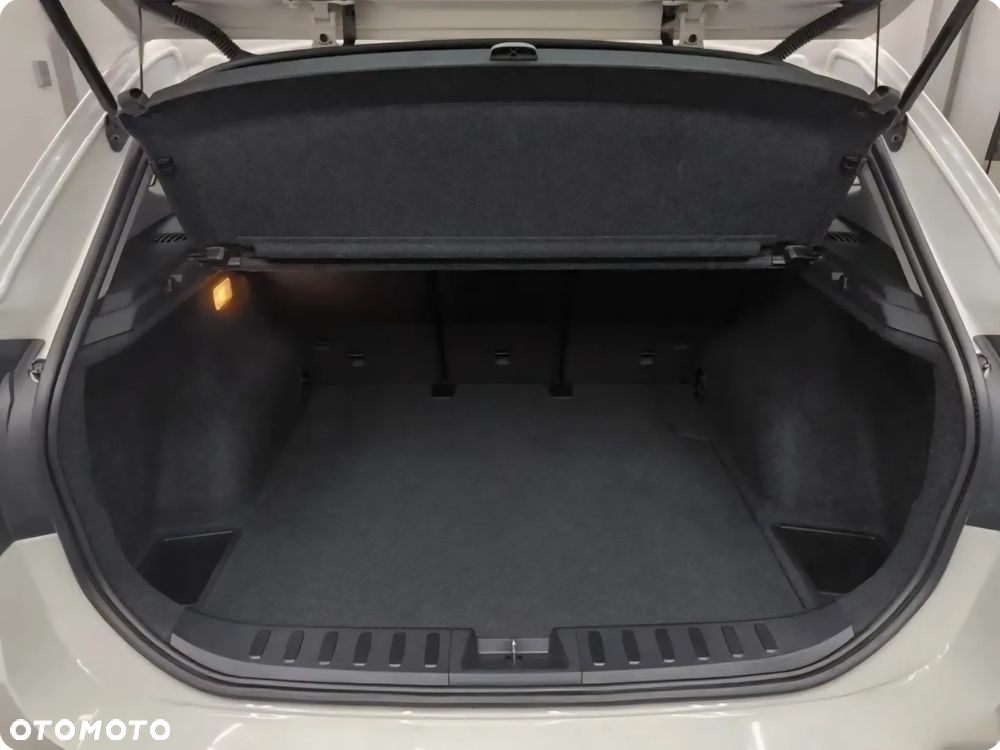 BMW X1 xDrive20i Sport Line - 14