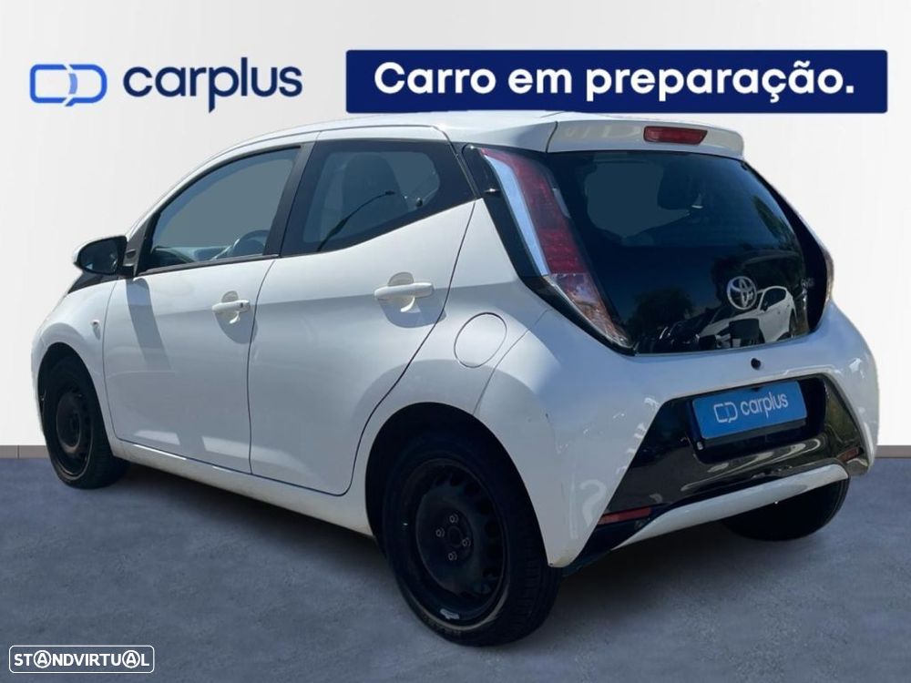 Toyota Aygo 1.0 X-Play Plus - 2