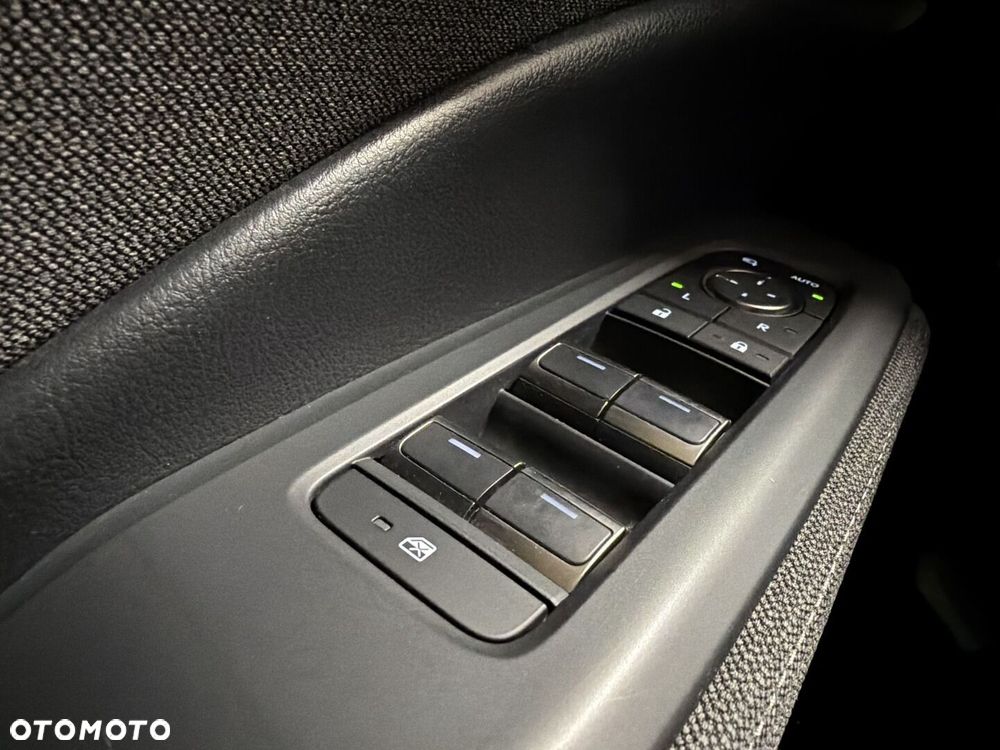 Lexus LBX 1.5 Hybrid - 21