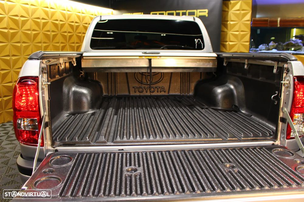 Toyota Hilux 2.4 D-4D 4WD Tracker - 11