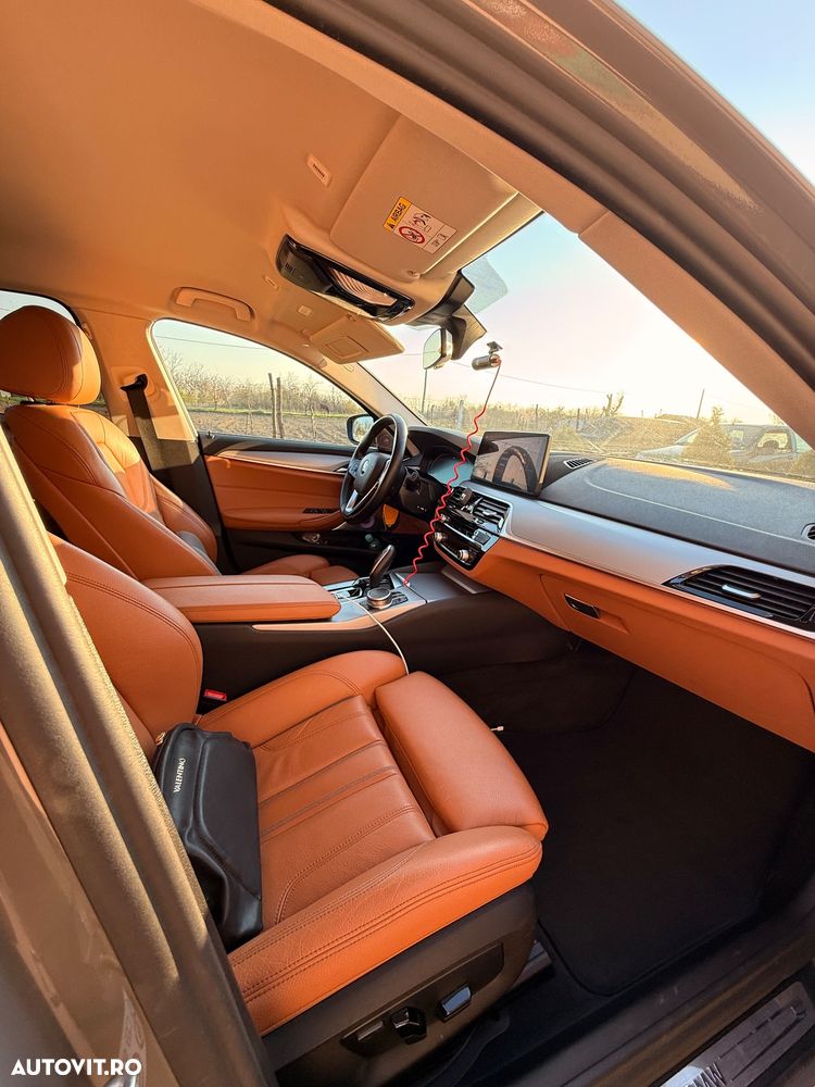 BMW Seria 5 520i Aut. Luxury Line - 11