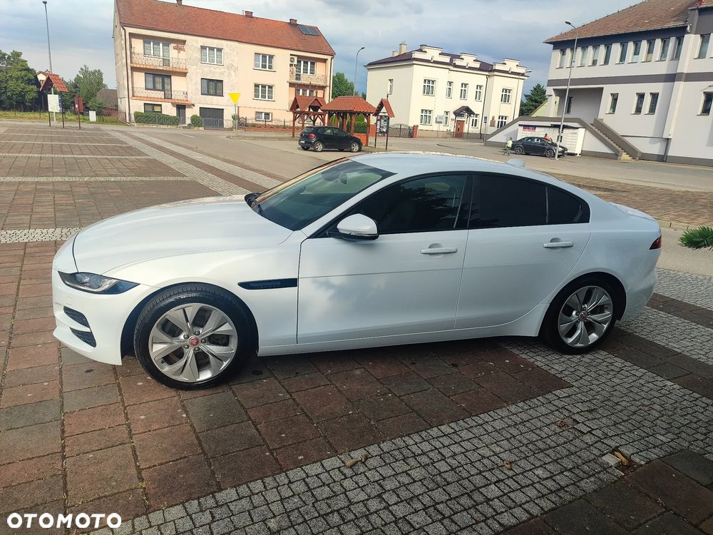 Jaguar XE 2.0 T AWD Prestige - 4