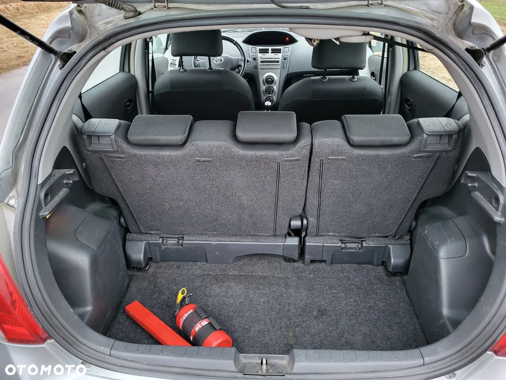 Toyota Yaris - 22