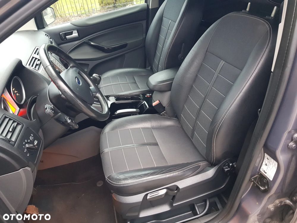 Ford Kuga 2.0 TDCi 2x4 Titanium - 12